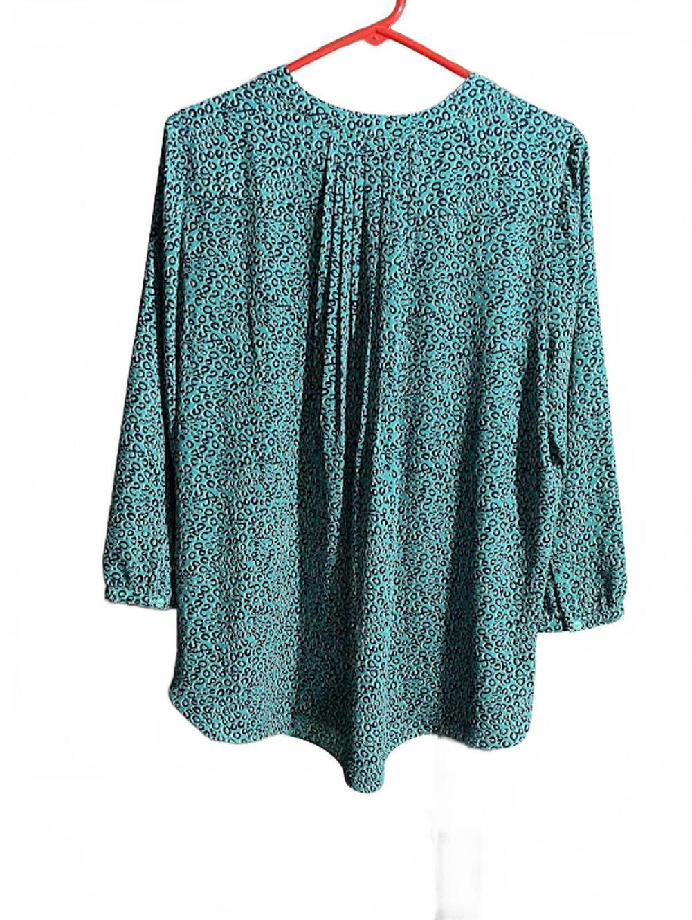NYDJ Pintuck Blouse Top Women's L Green Black Animal Leopard Print Lightweight - Picture 3 of 11